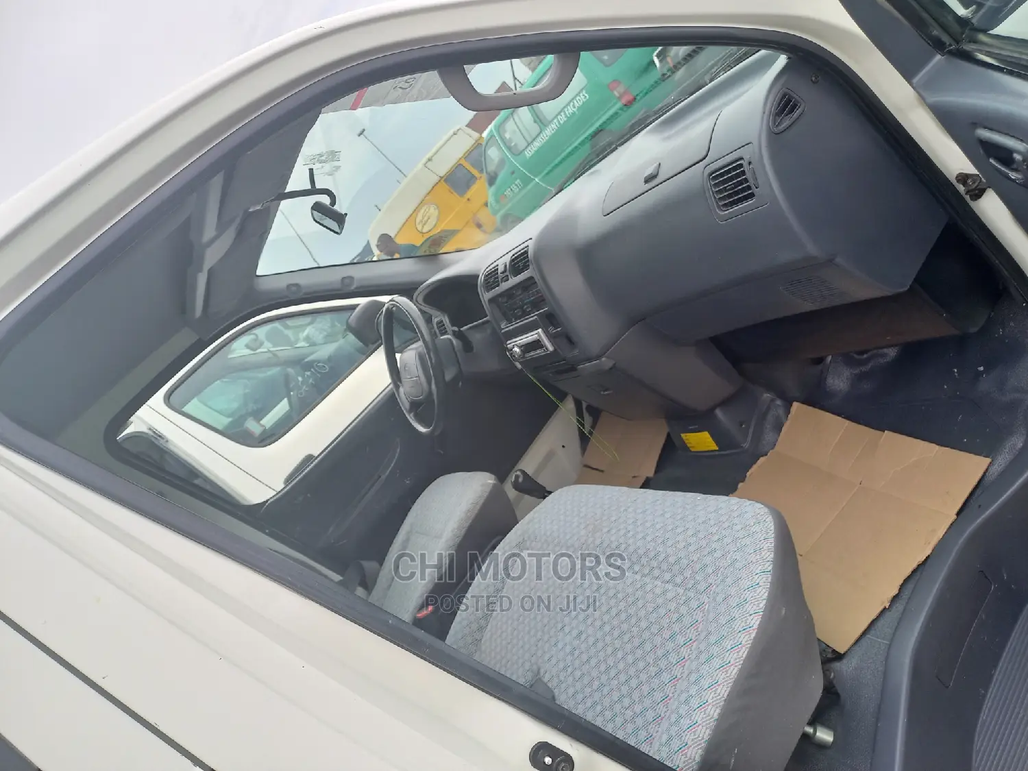 Toyota HiAce 2004 White