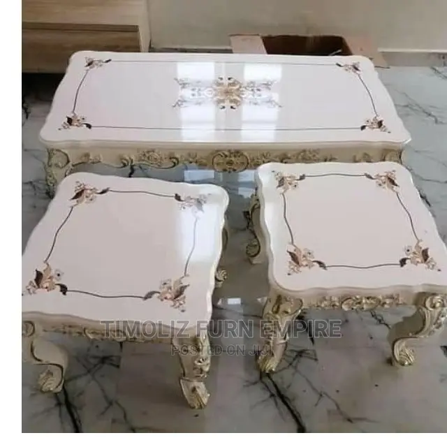 Royal Design Center Table With Two Side Stools