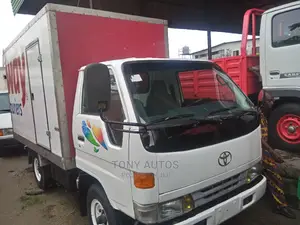 Toyota Dyna 2002 White