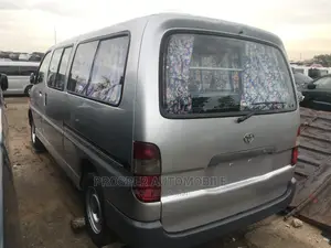 Toyota HiAce 2004 Silver