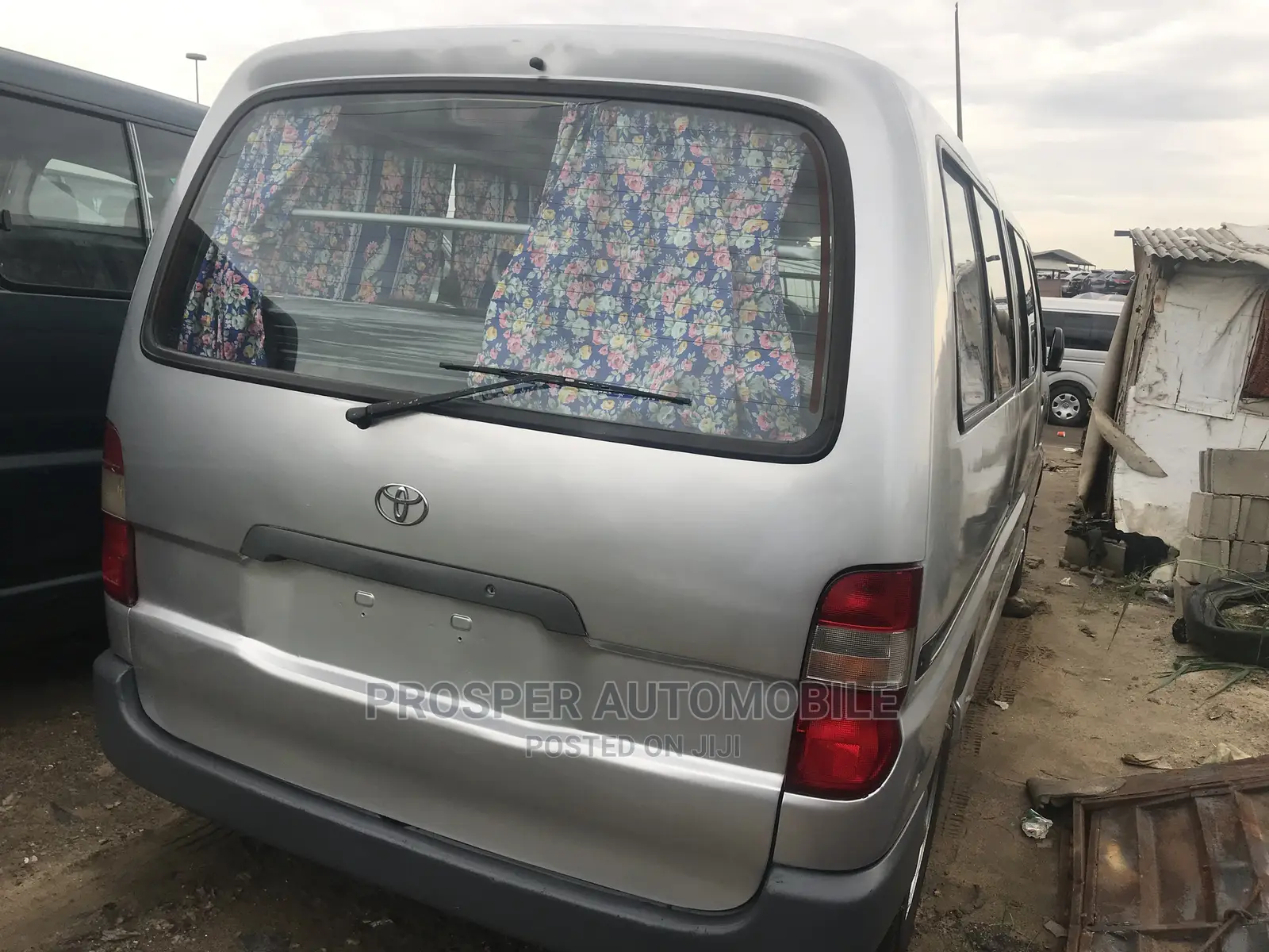 Toyota HiAce 2004 Silver