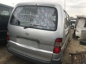 Toyota HiAce 2004 Silver