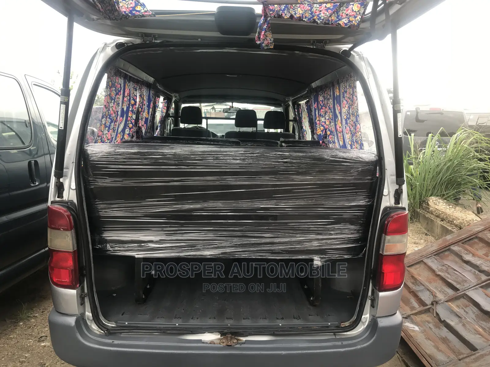 Toyota HiAce 2004 Silver