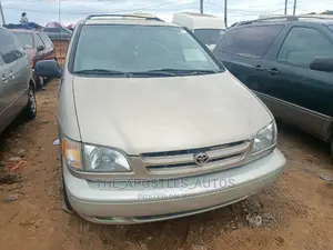 Toyota Sienna XLE & 1 hatch 2000 Silver