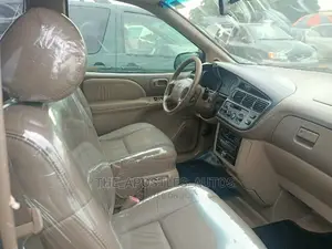 Toyota Sienna XLE & 1 hatch 2000 Silver