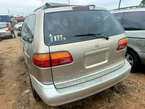 Toyota Sienna XLE & 1 hatch 2000 Silver