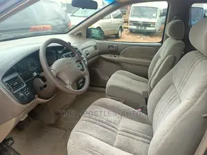 Toyota Sienna XLE & 1 hatch 2000 Red