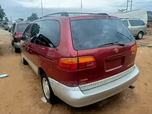Toyota Sienna XLE & 1 hatch 2000 Red