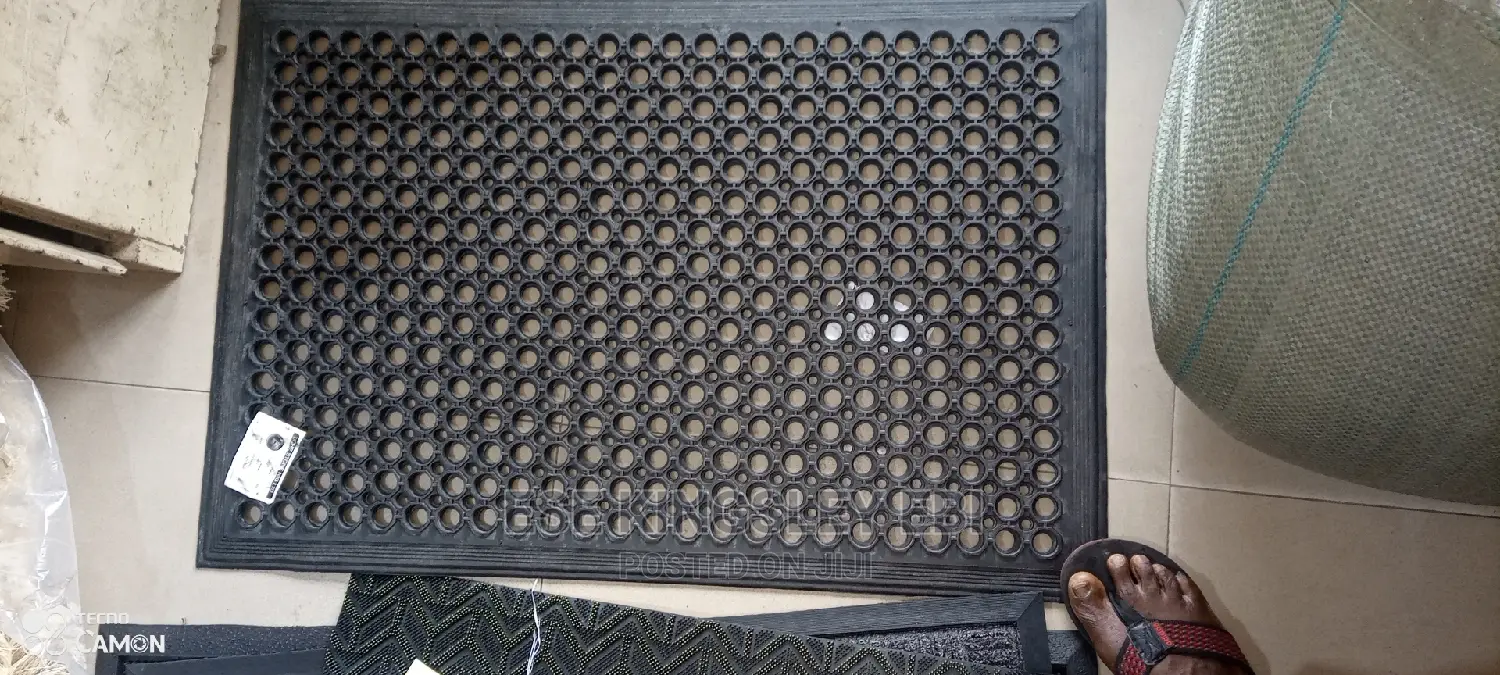 Assorted High Quality Hollow Rubber Foot Mat