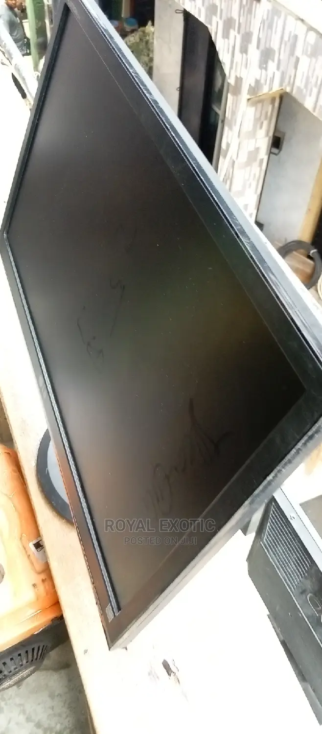 25 Inches LED Computer Monitor, With HDMI, DVI and USD Input