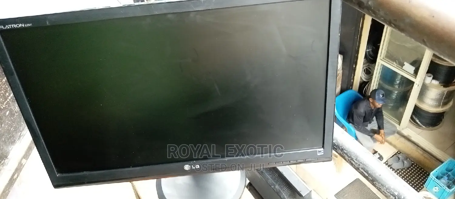 25 Inches LED Computer Monitor, With HDMI, DVI and USD Input