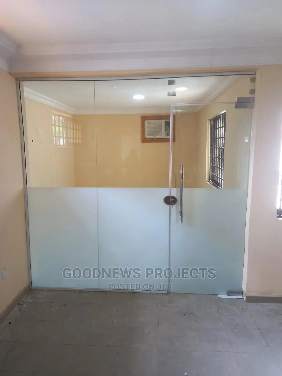 Frameless Half Frosted Glass Partition