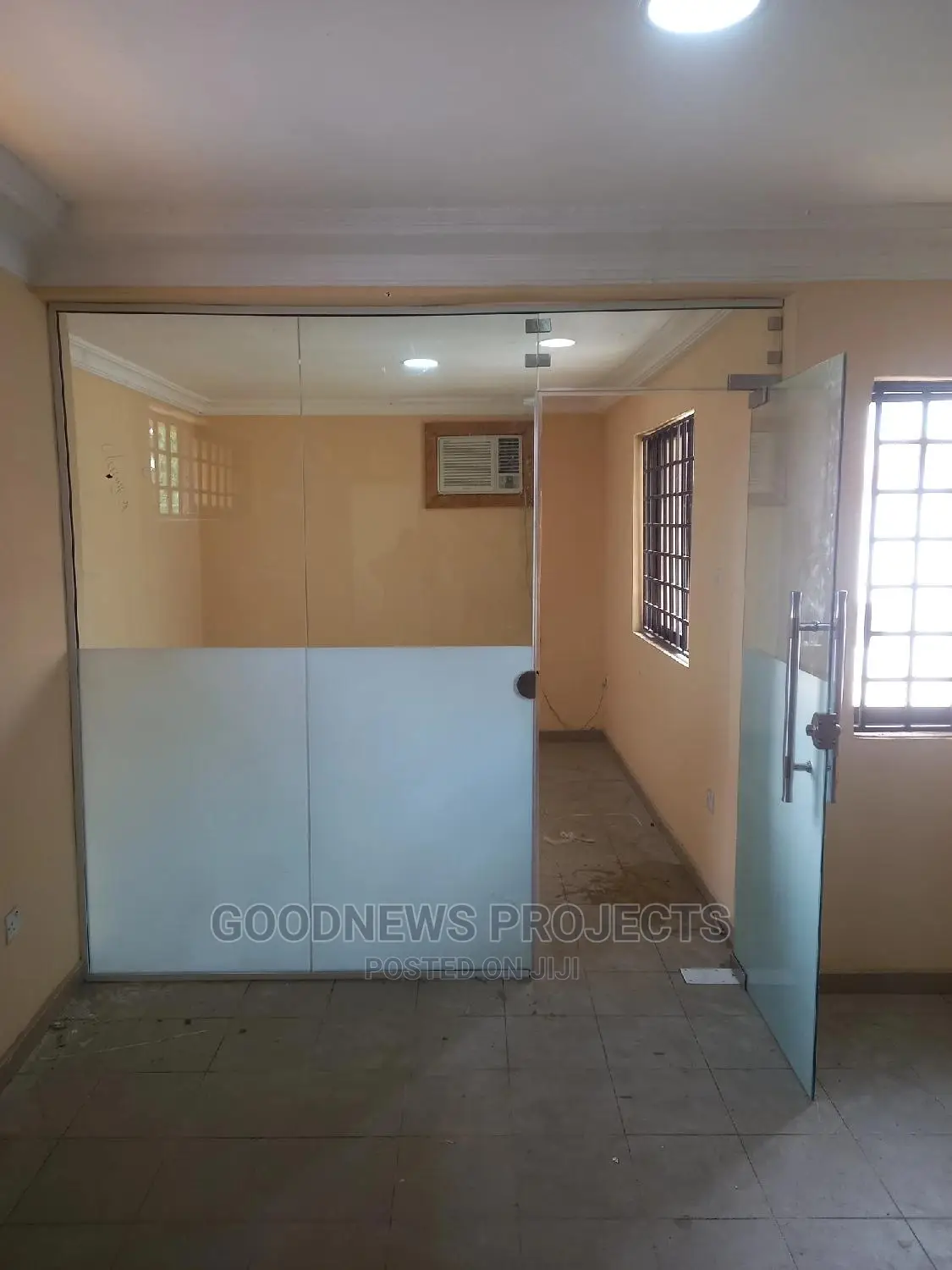 Frameless Half Frosted Glass Partition
