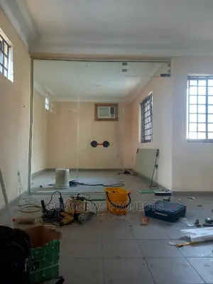 Frameless Half Frosted Glass Partition