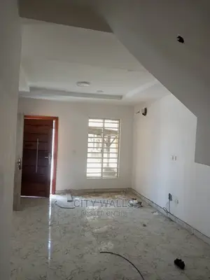 4bdrm Duplex in Chevron for rent