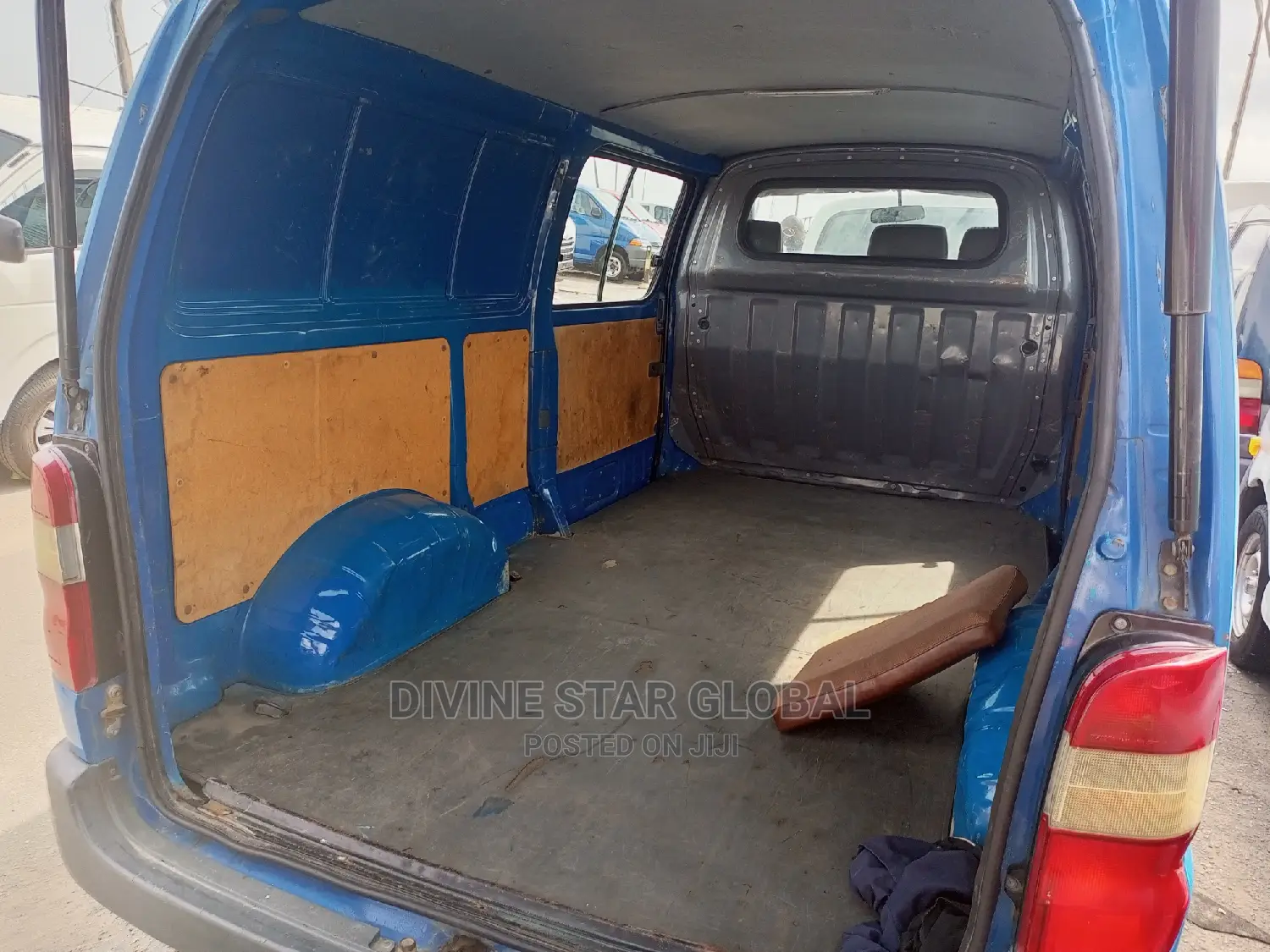 Toyota HiAce 2004 Beige