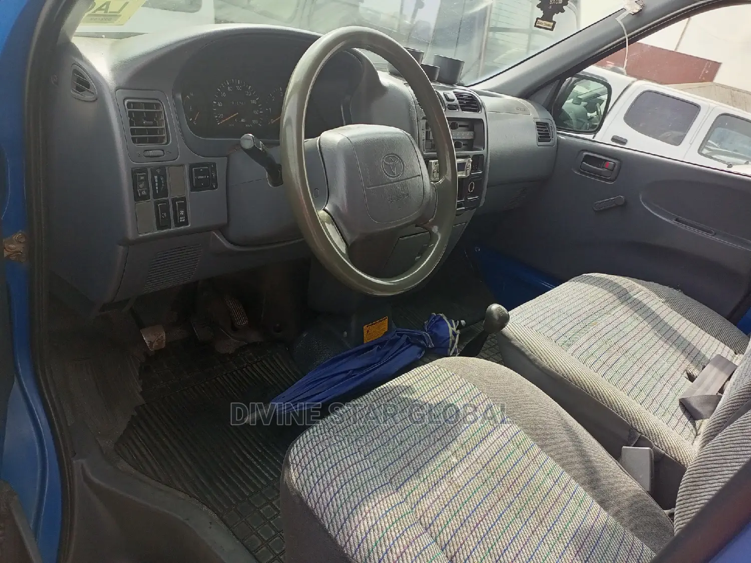 Toyota HiAce 2004 Beige