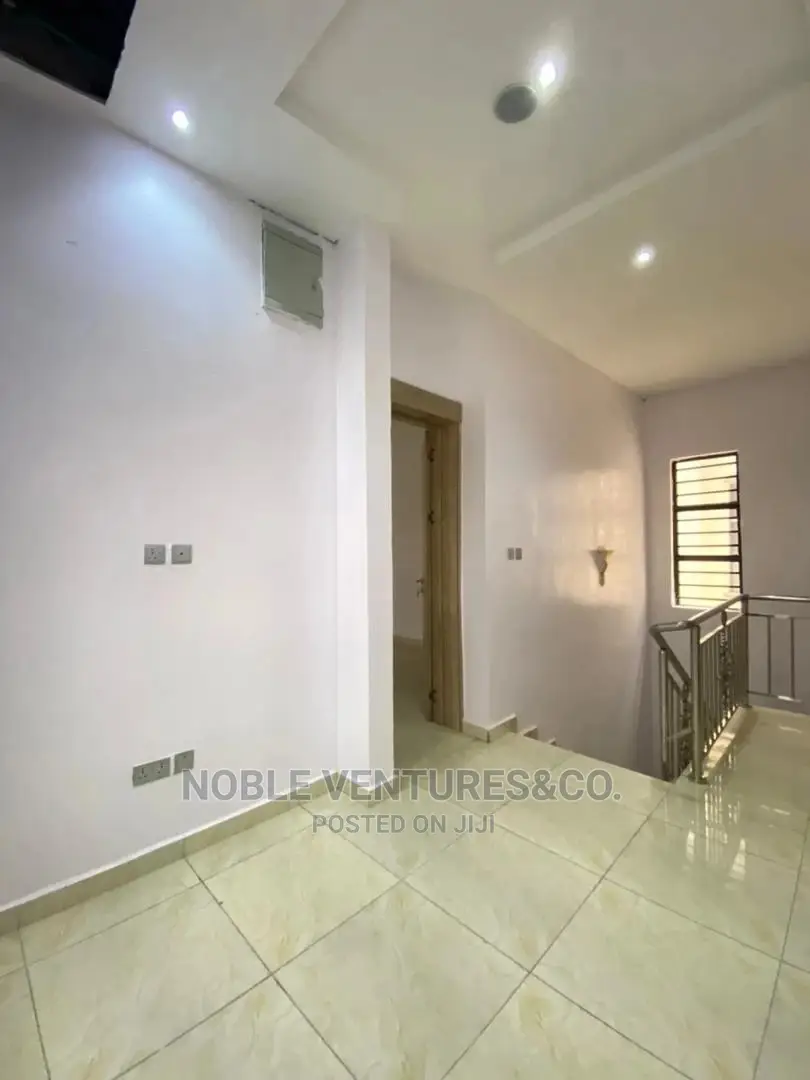 Noble Tiler Professional Team
