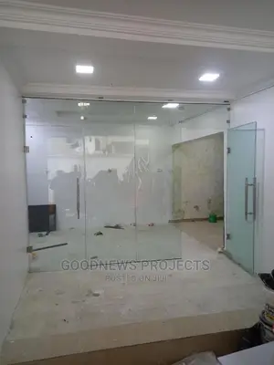 Frameless Fixed Door Office Partitioning