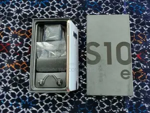 Photo - Samsung Galaxy S10e 128 GB White