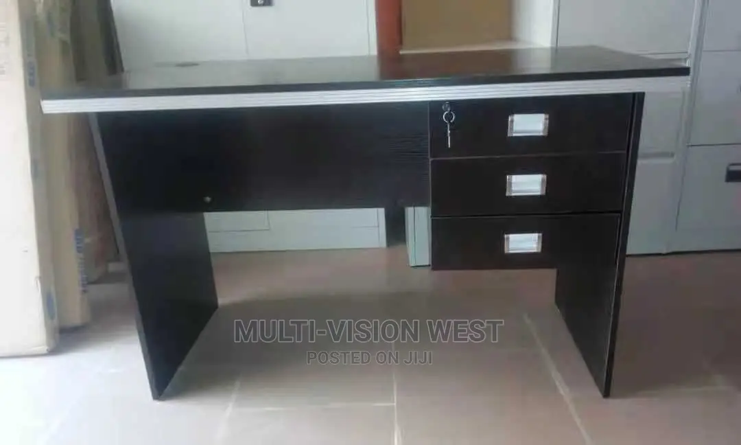 High Quality Office Tables Scratch Proof