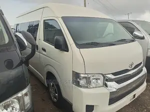 Toyota HiAce 2015 White