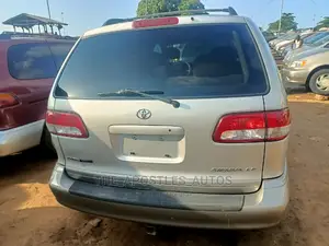 Toyota Sienna 2002 Silver