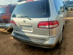 Toyota Sienna 2002 Silver