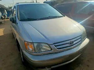 Toyota Sienna 2002 Silver