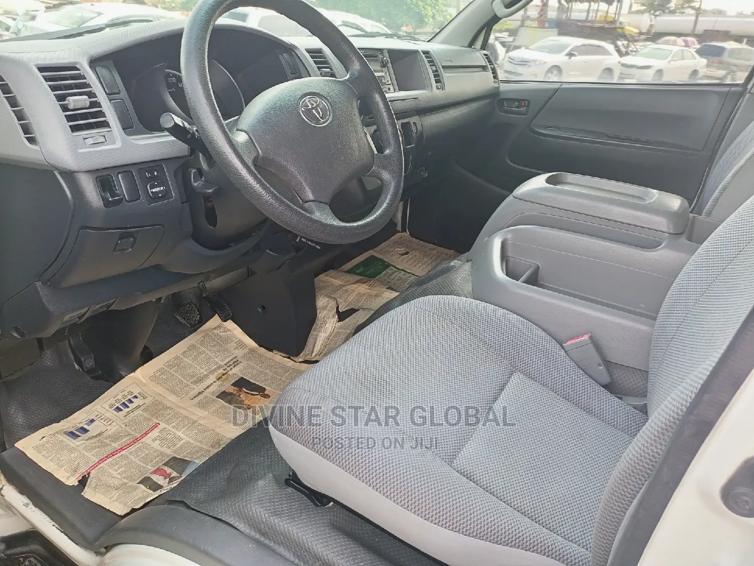 Toyota HiAce 2016 White