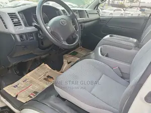 Toyota HiAce 2016 White