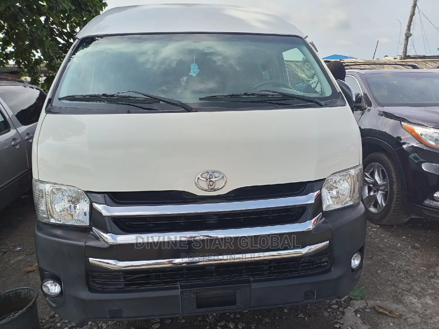 Toyota HiAce 2016 White
