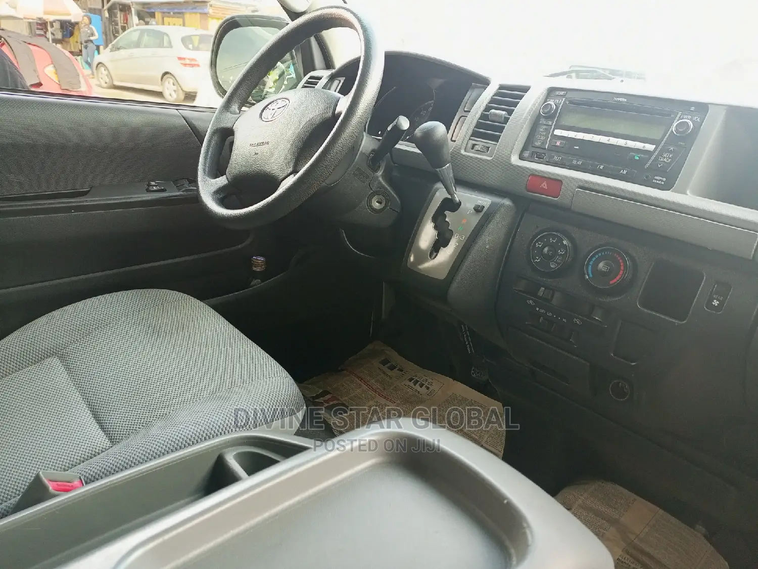Toyota HiAce 2016 White