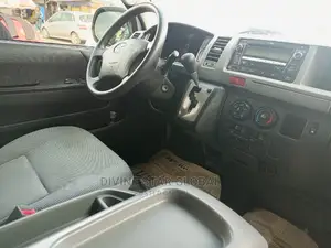 Toyota HiAce 2016 White