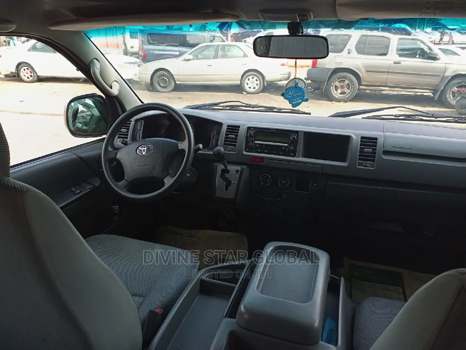 Toyota HiAce 2016 White