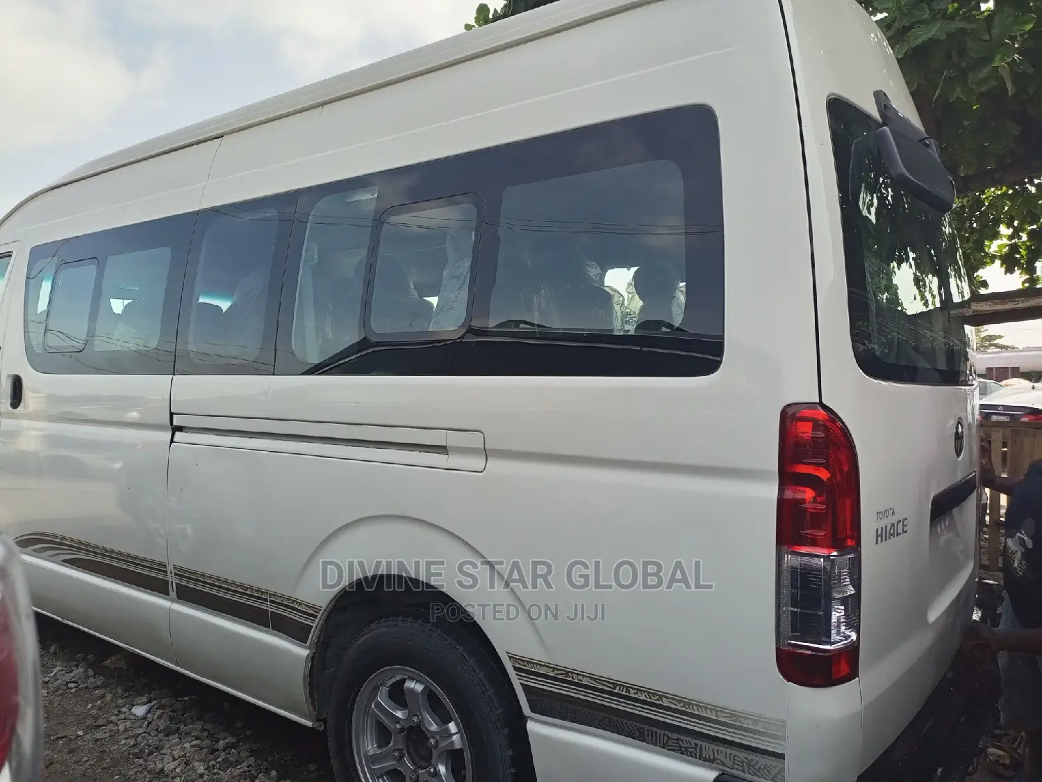 Toyota HiAce 2016 White