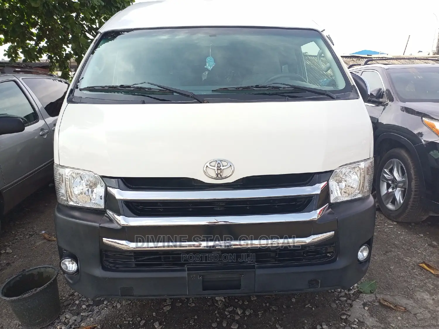 Toyota HiAce 2016 White