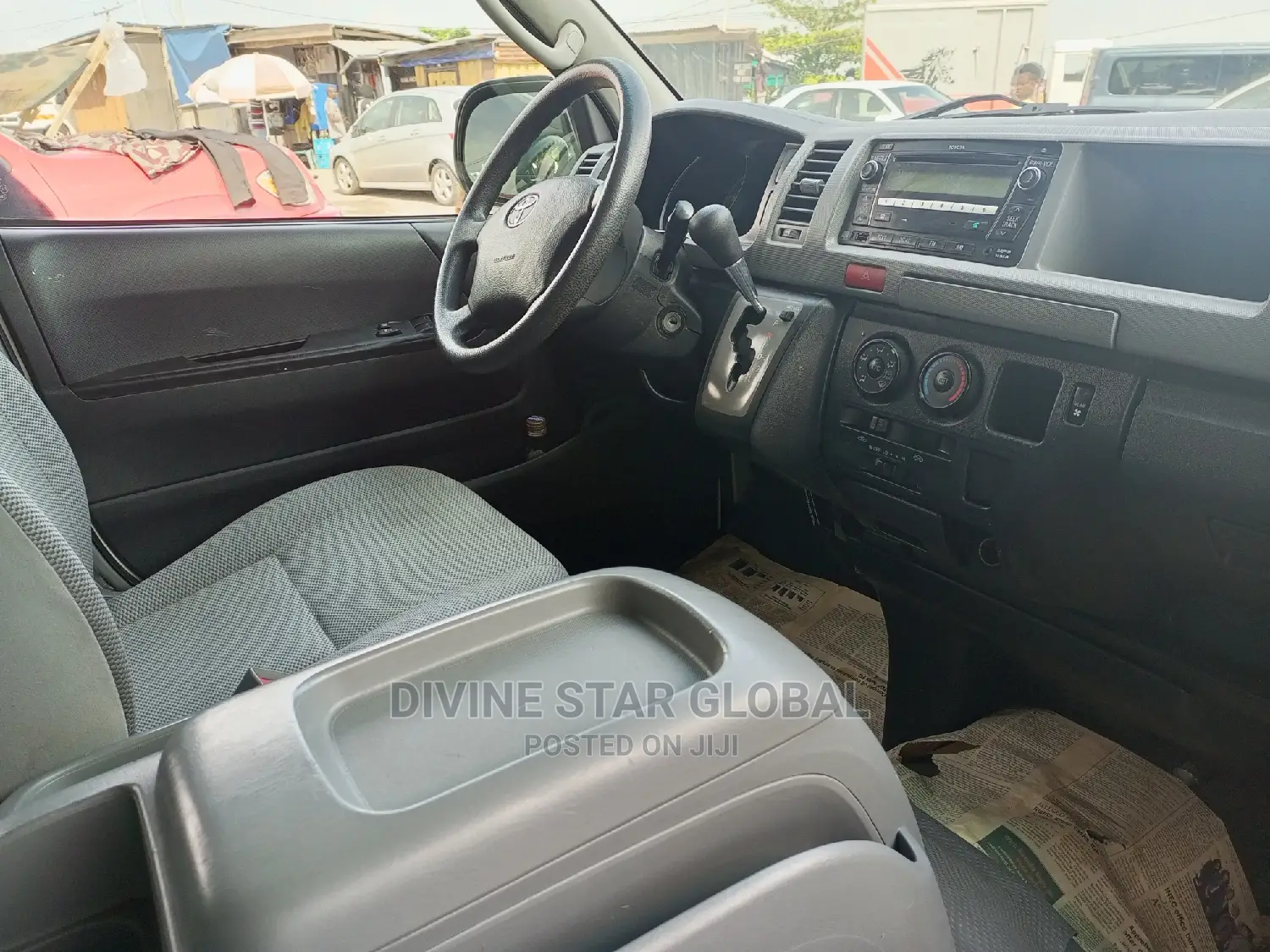 Toyota HiAce 2016 White