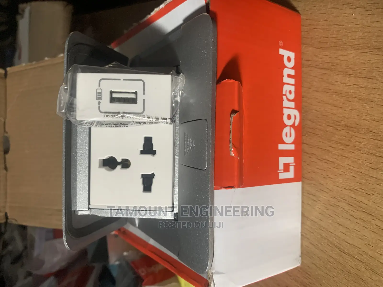 Floorbox With Usb