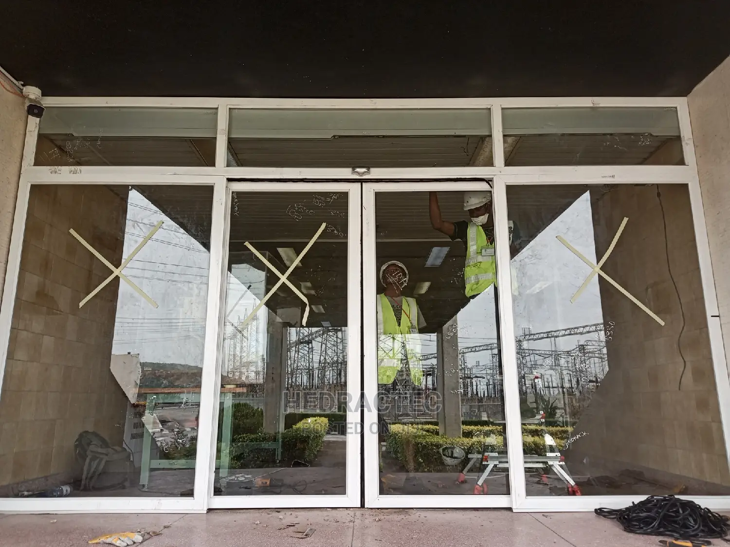 Warri Automatic Gold Frame Door