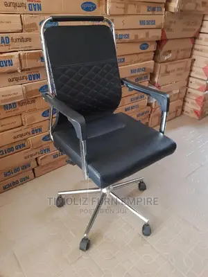 Executive Swivel Office Chair-Black.