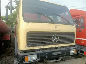 Mercedes-Benz 2004 Yellow