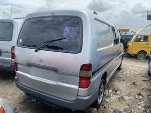 Toyota HiAce 2003 Silver