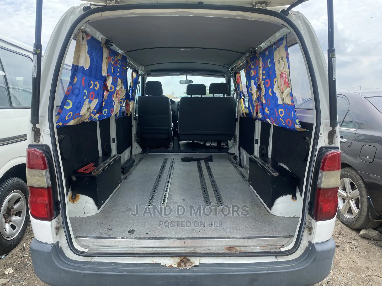 Toyota HiAce 2003 Silver