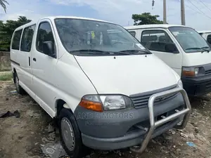 Toyota HiAce 2003 White