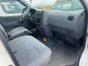 Toyota HiAce 2003 White