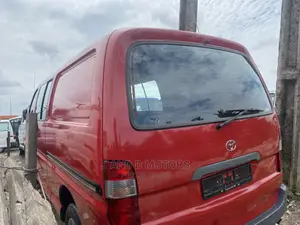 Toyota HiAce 2003 Red