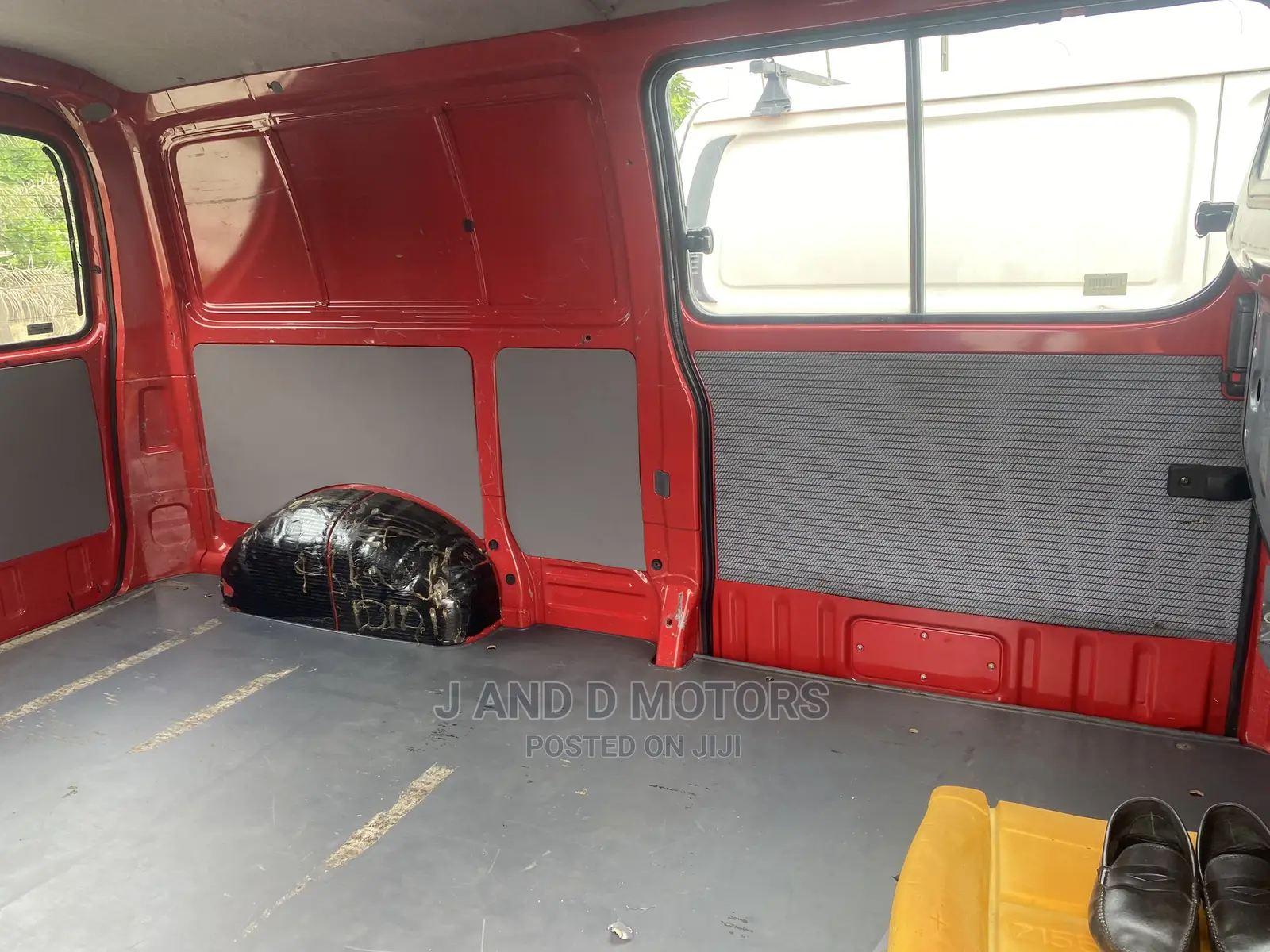 Toyota HiAce 2003 Red