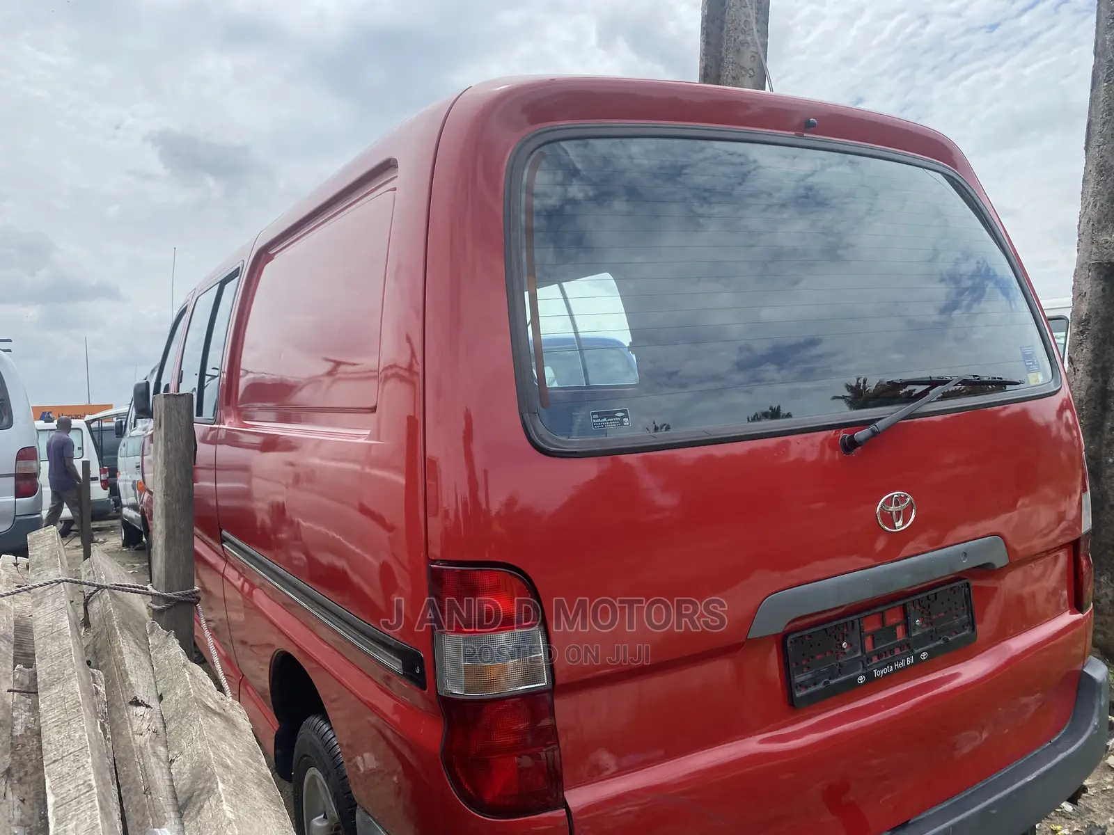 Toyota HiAce 2003 Red