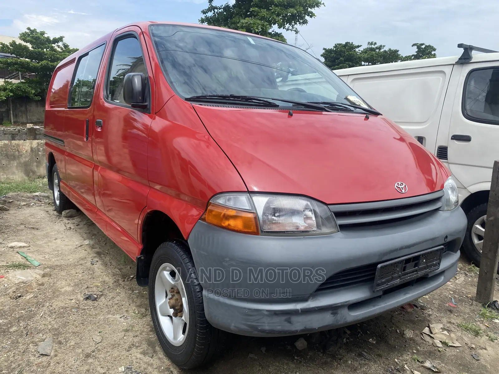 Toyota HiAce 2003 Red
